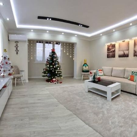 Charming And Modern Apartment At Heart Of ทาชเคนต์ ภายนอก รูปภาพ